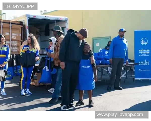 佩顿二世携手公益快闪活动免费发放食品杂货传递爱心温暖